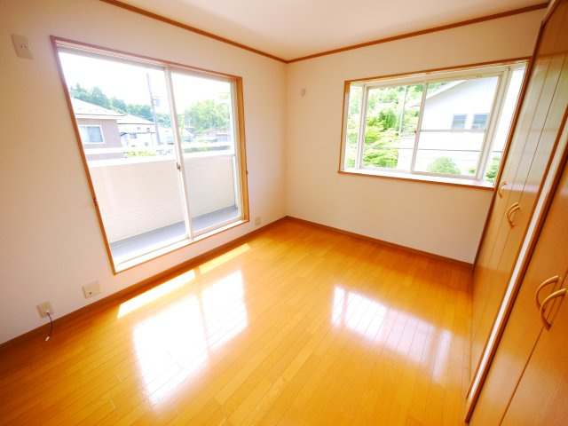 山武市木原　中古戸建の洋室|内外装リフォーム済み令和8年6月 敷地約102坪 ２LDK平成17年11月築 システムキッチン新品