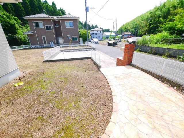山武市木原　中古戸建の庭|内外装リフォーム済み令和8年6月 敷地約102坪 ２LDK平成17年11月築 システムキッチン新品