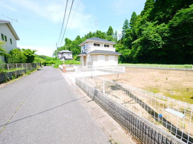 山武市木原　中古戸建の庭|内外装リフォーム済み令和8年6月 敷地約102坪 ２LDK平成17年11月築 システムキッチン新品
