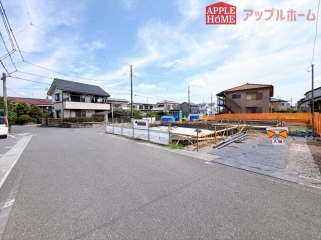[新築住宅] 坂戸市芦山町 5期 全3棟の前面道路含む現地写真