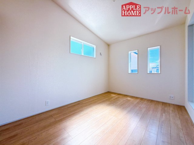 [新築住宅] 坂戸市伊豆の山町 7期 全2棟の洋室|２階居室は全室収納あり！たっぷりある収納活用でお部屋もキレイを保てます♪
