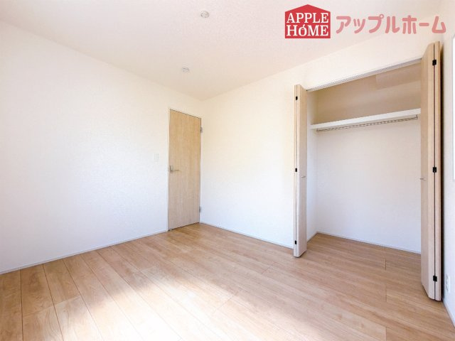 [新築住宅] 坂戸市伊豆の山町 7期 全2棟の洋室|２階居室は全室収納あり！たっぷりある収納活用でお部屋もキレイを保てます♪