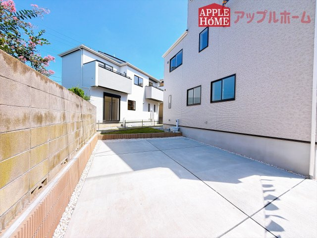 [新築住宅] 坂戸市伊豆の山町 7期 全2棟の駐車場|駐車場は並列駐車２台分☆来客時も安心です♪セカンドカー用にもお使いいただけます。