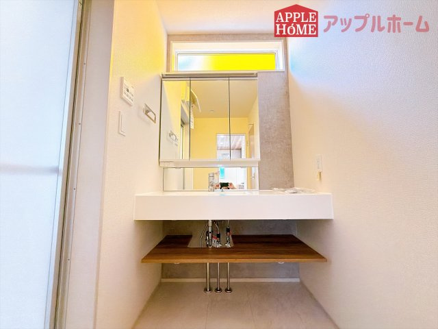 [新築住宅] 坂戸市伊豆の山町 7期 全2棟の独立洗面台|お洒落な独立洗面台あります♪