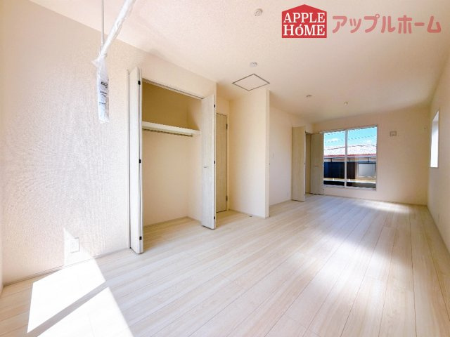 [新築住宅] 坂戸市伊豆の山町 7期 全2棟の洋室|２階居室は全室収納あり！たっぷりある収納活用でお部屋もキレイを保てます♪