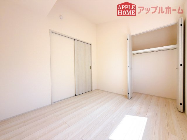 [新築住宅] 坂戸市伊豆の山町 7期 全2棟の洋室|２階居室は全室収納あり！たっぷりある収納活用でお部屋もキレイを保てます♪