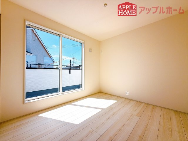 [新築住宅] 坂戸市伊豆の山町 7期 全2棟の洋室|２階居室は全室収納あり！たっぷりある収納活用でお部屋もキレイを保てます♪