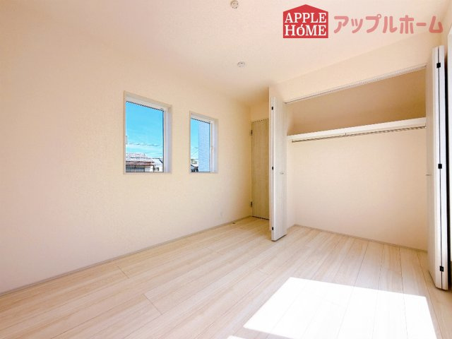 [新築住宅] 坂戸市伊豆の山町 7期 全2棟の洋室|２階居室は全室収納あり！たっぷりある収納活用でお部屋もキレイを保てます♪