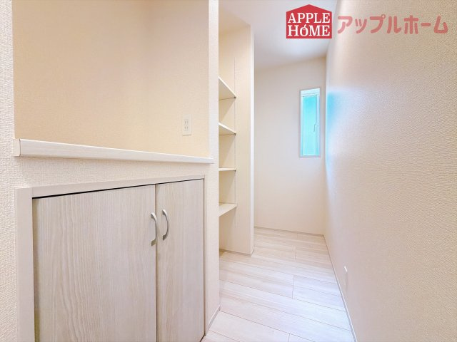 [新築住宅] 坂戸市伊豆の山町 7期 全2棟の収納|キッチン裏にパントリーあります♪