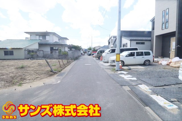 郡山市富久山町久保田字岡ノ城　　　１号棟　　　行健小学校、行健中学区の外観|南側前面道路