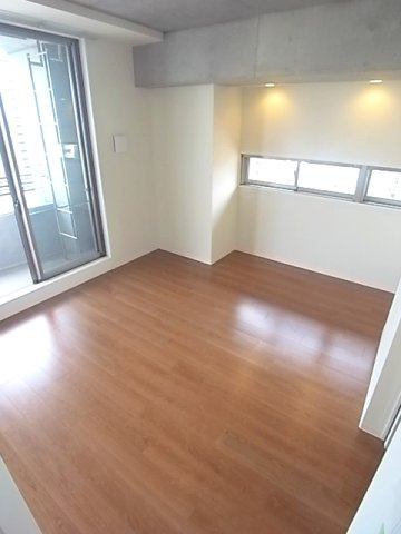 神戸市東灘区深江北町３丁目の賃貸マンションの居間・リビング