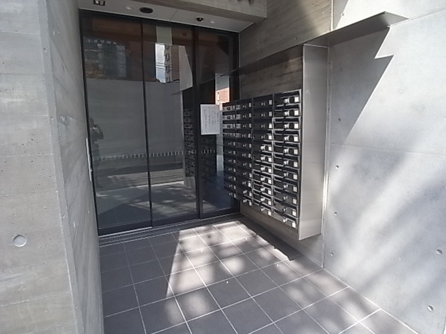 神戸市東灘区深江北町３丁目の賃貸マンションのエントランス