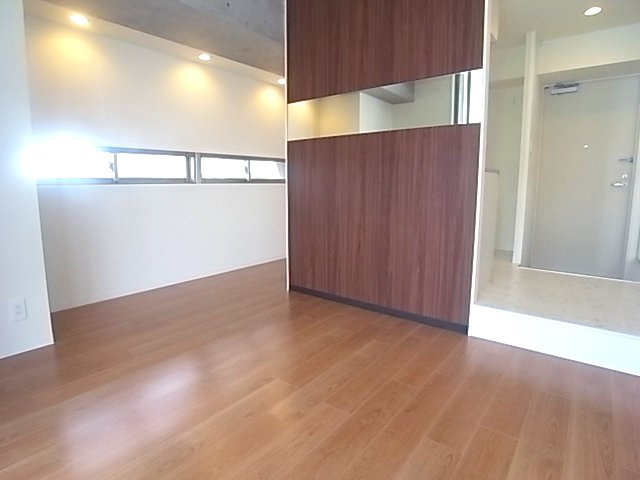 神戸市東灘区深江北町３丁目の賃貸マンションの居間・リビング