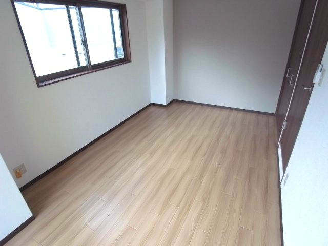 神戸市中央区生田町４丁目の賃貸マンションの居間・リビング