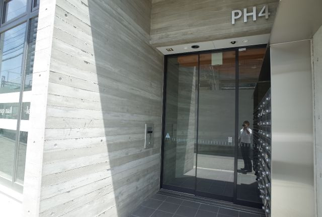 神戸市東灘区深江北町３丁目の賃貸マンションのエントランス