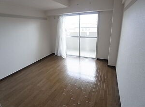 神戸市東灘区深江北町３丁目の賃貸マンションの居間・リビング