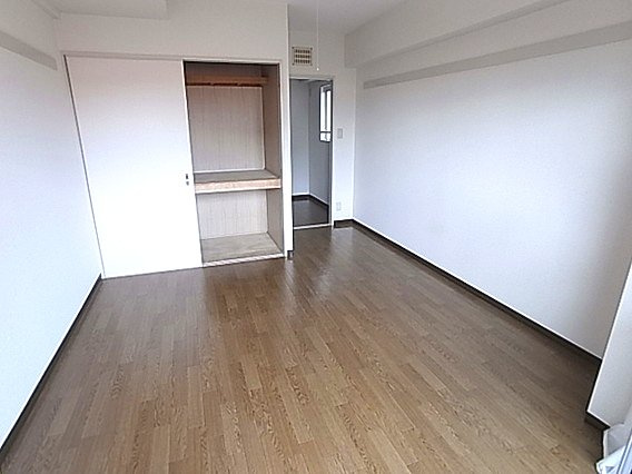 神戸市東灘区深江北町３丁目の賃貸マンションの居間・リビング
