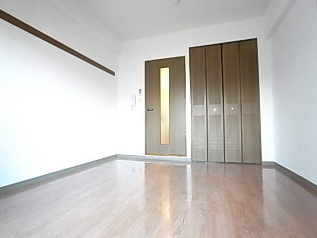 神戸市中央区下山手通４丁目の賃貸マンションの居間・リビング