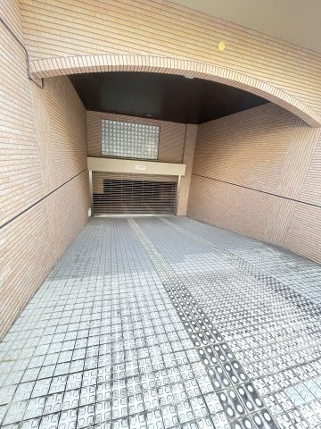 ロイヤルスパークル六甲２の駐車場