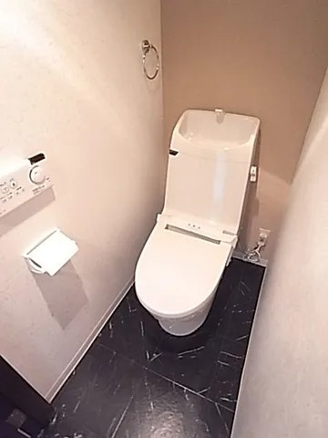 神戸市中央区二宮町１丁目の賃貸マンションのトイレ
