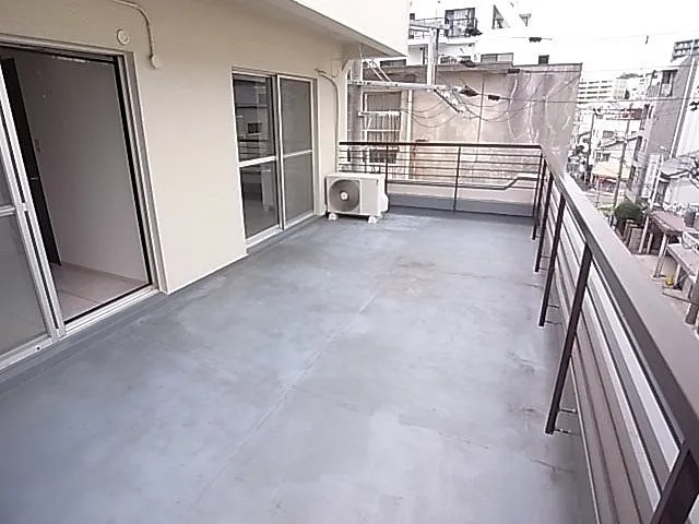 神戸市中央区二宮町１丁目の賃貸マンションのバルコニー