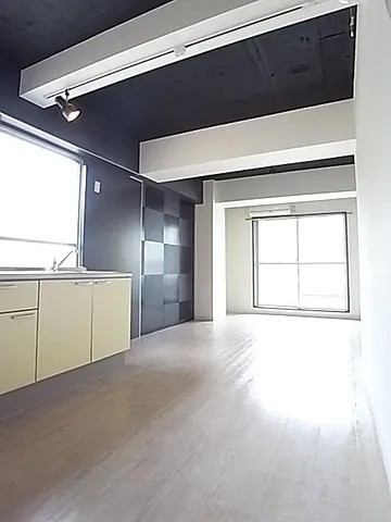 神戸市中央区二宮町１丁目の賃貸マンションの居間・リビング