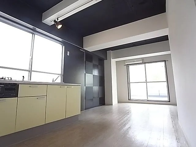 神戸市中央区二宮町１丁目の賃貸マンションの居間・リビング