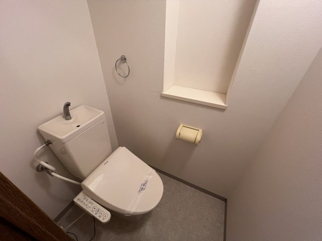 神戸市東灘区田中町２丁目の賃貸マンションのトイレ