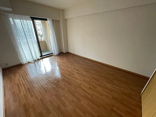 芦屋市大桝町の賃貸マンションの居間・リビング