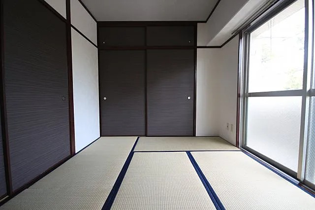 神戸市灘区原田通１丁目の賃貸マンションの居間・リビング