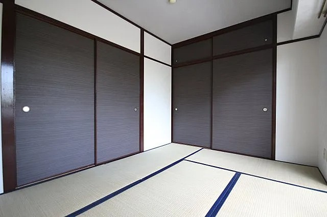 神戸市灘区原田通１丁目の賃貸マンションの居間・リビング