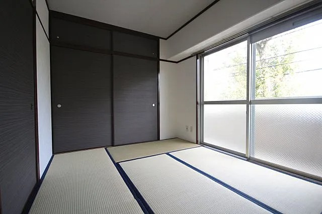 神戸市灘区原田通１丁目の賃貸マンションの居間・リビング
