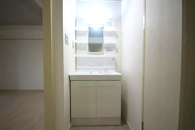 神戸市灘区原田通１丁目の賃貸マンションの洗面所
