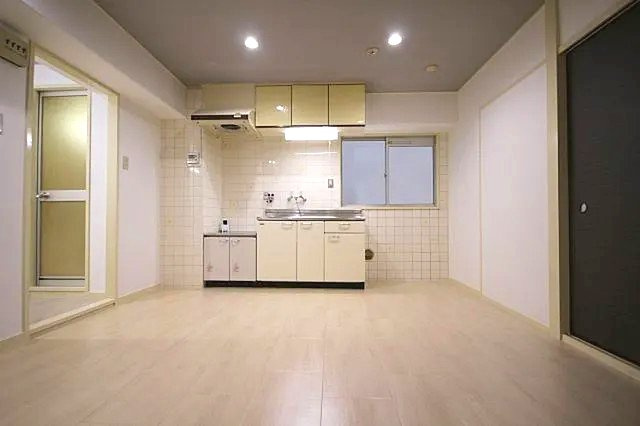 神戸市灘区原田通１丁目の賃貸マンションの居間・リビング