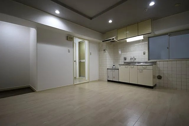 神戸市灘区原田通１丁目の賃貸マンションの居間・リビング