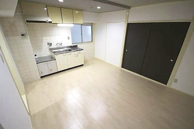 神戸市灘区原田通１丁目の賃貸マンションの居間・リビング