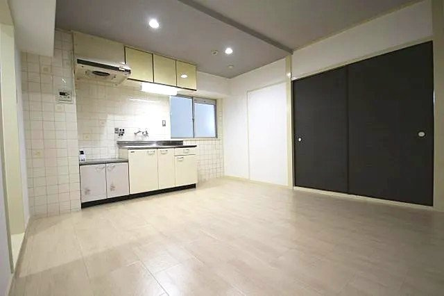神戸市灘区原田通１丁目の賃貸マンションの居間・リビング