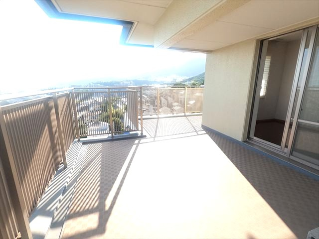 神戸市東灘区鴨子ケ原３丁目の賃貸マンションのバルコニー
