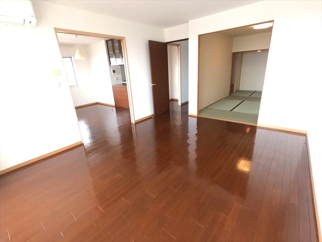 神戸市東灘区鴨子ケ原３丁目の賃貸マンションの居間・リビング