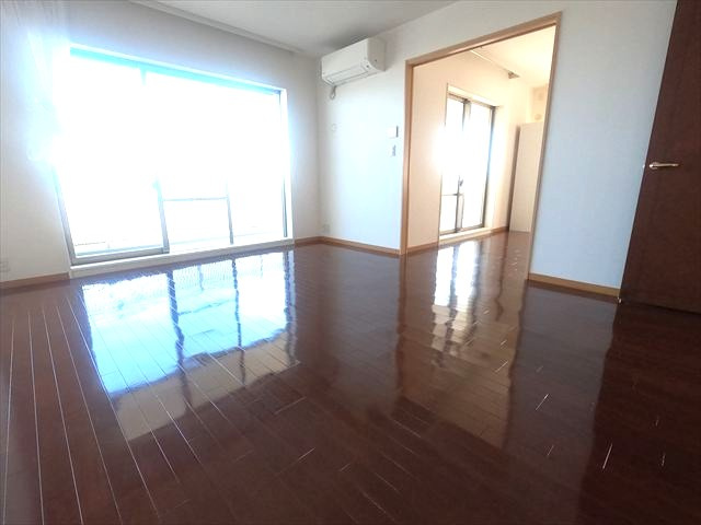 神戸市東灘区鴨子ケ原３丁目の賃貸マンションの居間・リビング