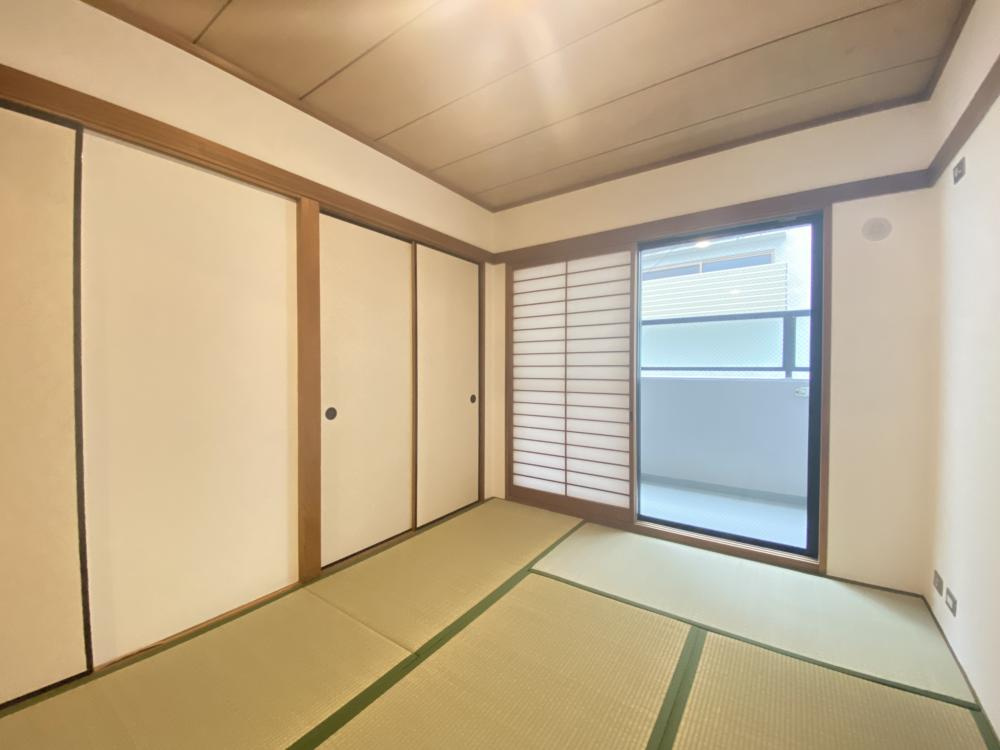 西宮市神楽町の賃貸マンションの居間・リビング
