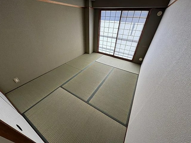 神戸市灘区城の下通３丁目の賃貸マンションの居間・リビング