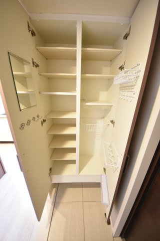 神戸市中央区中山手通３丁目の賃貸マンションの収納
