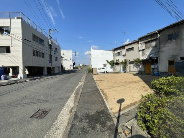 己斐本町1丁目　土地の前面道路含む現地写真|JR、広電が徒歩4分の通勤通学にも便利な立地です。
