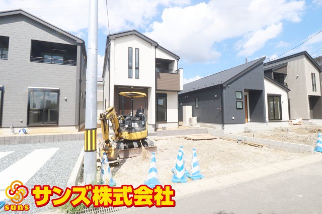 郡山市富久山町久保田字岡ノ城　　　2号棟　　　行健小学校、行健中学区の外観|南西側から見た区画全体♪