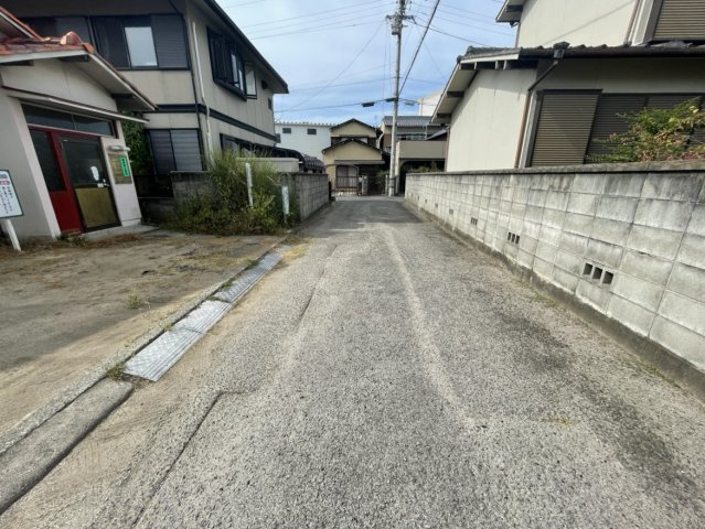 高松町　土地の前面道路含む現地写真