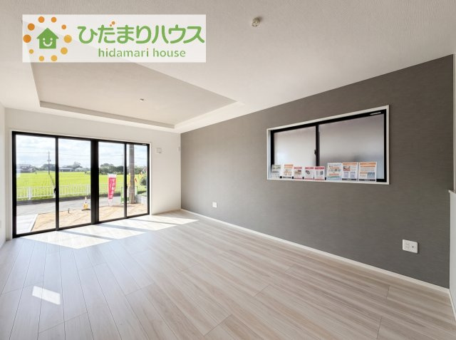 【居間・リビング】 | つくばみらい市谷井田10期　新築戸建 | お子様が元気に遊べる広々としたリビングです！