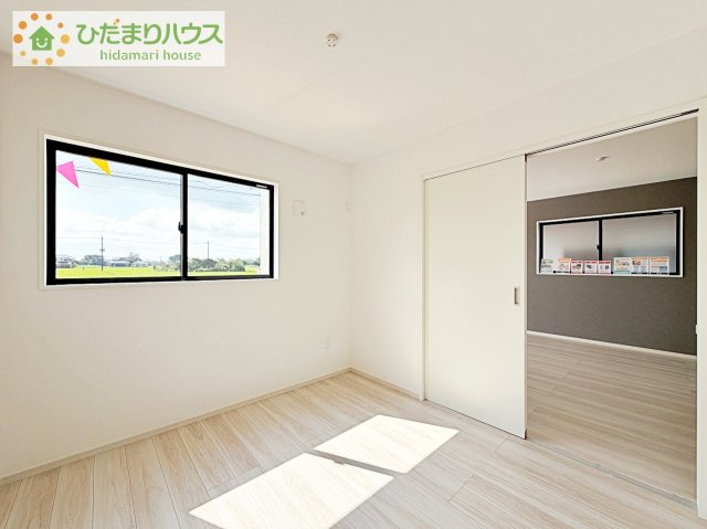 【洋室】 | つくばみらい市谷井田10期　新築戸建 | お掃除しやすく、清潔感を保てるのでダニも発生しにくいフローリング♪