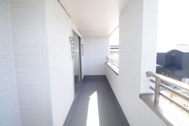 郡山市富久山町久保田字岡ノ城　　　３号棟　　　行健小学校、行健中学区のバルコニー|※同社施工例