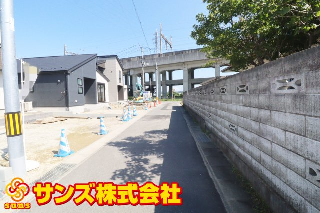 郡山市富久山町久保田字岡ノ城　　　３号棟　　　行健小学校、行健中学区の外観|南東側から見た外観
